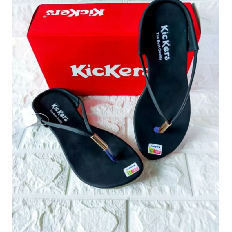 SANDAL JAPIT WANITA KICKERS HITAM TERBARU SENDAL JEPIT KASUAL FLAT SELOP SLOP SLIP ON CASUAL CEWEK