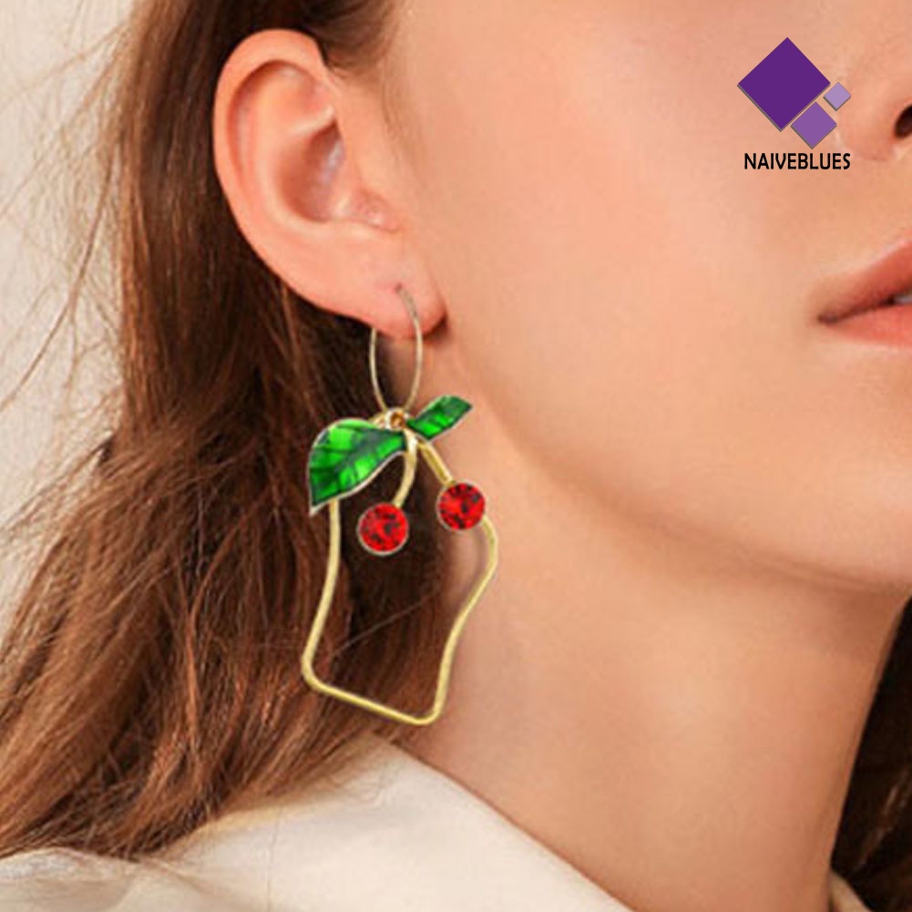 Anting Hoop Panjang Bentuk Kotak Model Hollow Motif Mawar Lebah Untuk Wanita