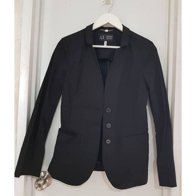 CONSIGMENT.
Armani Jeans Blazer.
Never Been Worn.