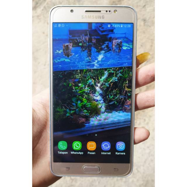 Samsung galaxy j7