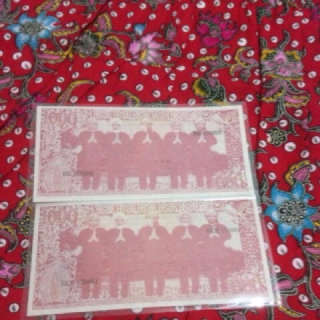 uang Soekarno 1000 & 5 pria