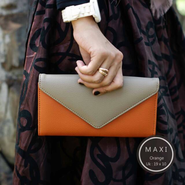 DOMPET MAXI