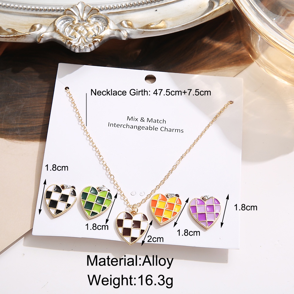 Kalung Rantai Emas Dengan Liontin Hati Motif Kotak-Kotak Warna-Warni Untuk Wanita