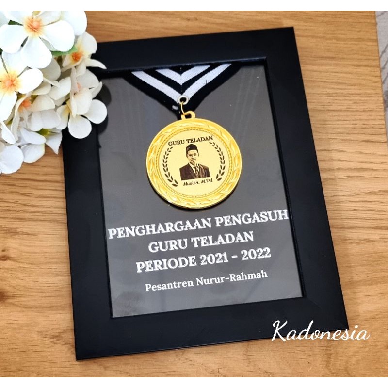 Frame Medali Custom / Hadiah Wisuda / Kado Ulang Tahun