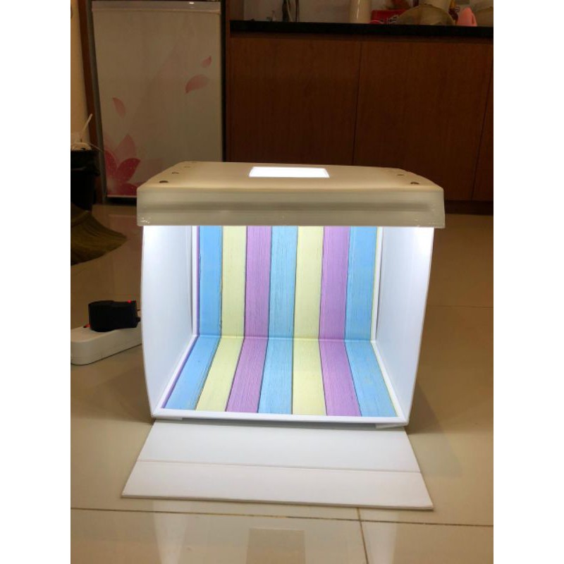 

Studio Box LED Ukuran A1 ( 61 x 48 x 48 ) motif wara warni