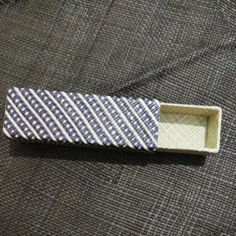 

Kotak Pensil Anyaman Pandan