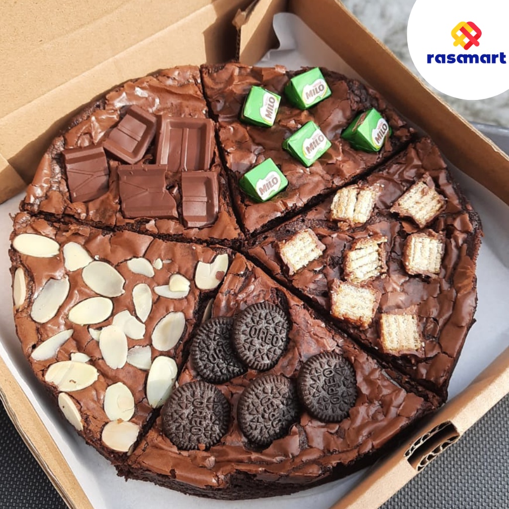 

Fudgy Brownies Panggang Hampers Topping Lotus Oreo Almond