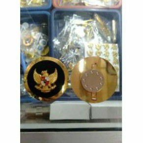 pin Garuda kuningan