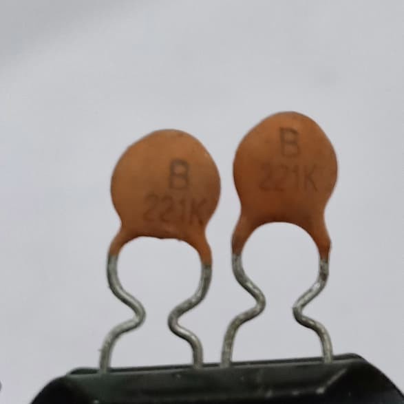 221pf 220pf 50v keramik coklat