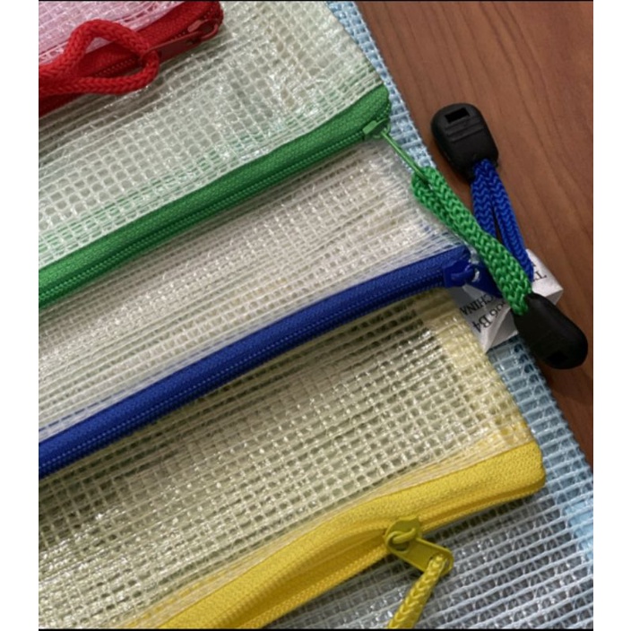 

Map Zipper Plastik B4