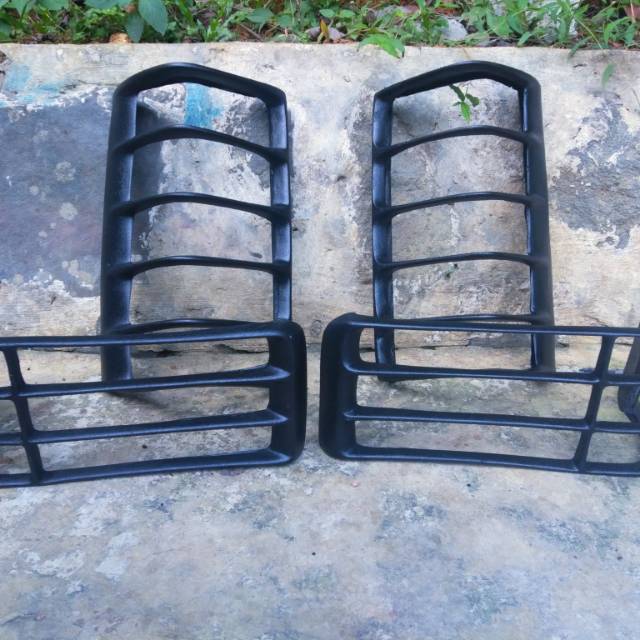 Garnis lampu Nissan Terrano