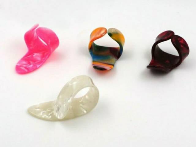 Pick jari 1 paket (3+1) pick jempol dan pick jari 1 set pick gitar