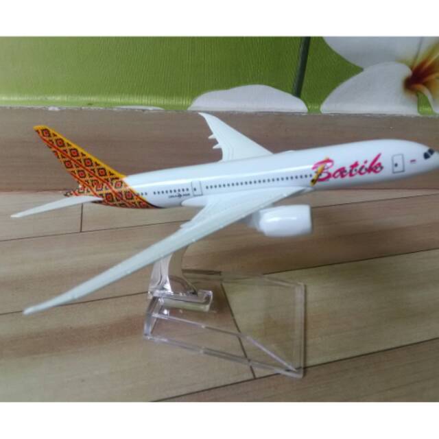 Miniatur Pesawat Batik Air
