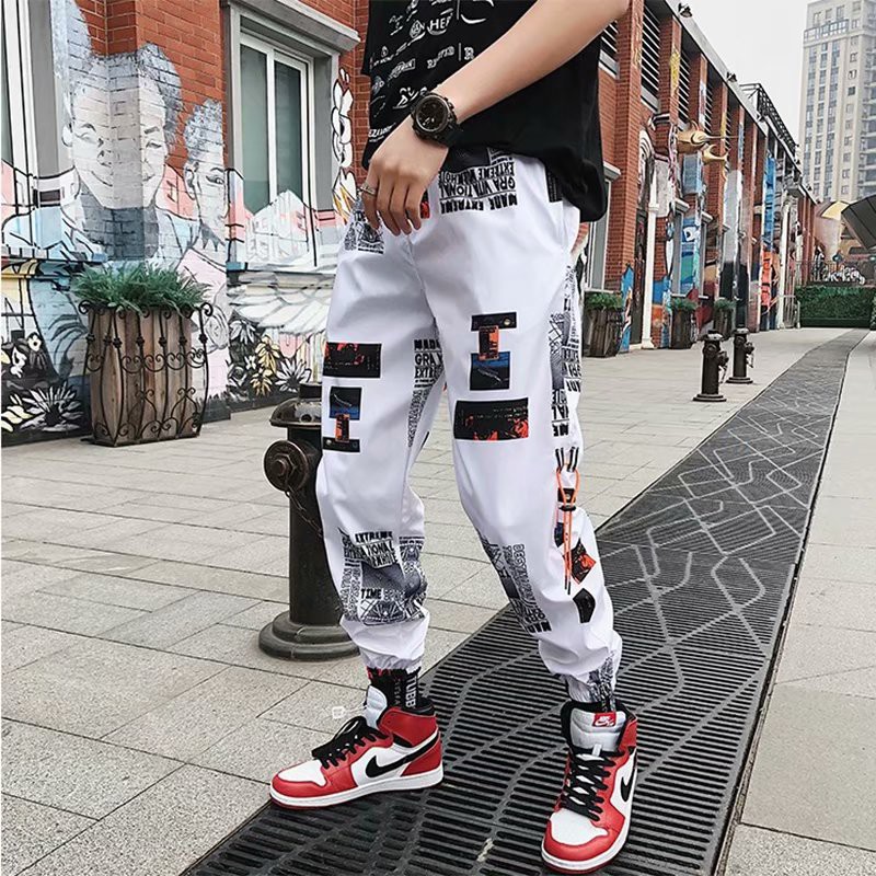 Celana Panjang Harem Motif Print Graffiti untuk Pria Celana Panjang Harem Motif Print Graffiti untuk Pria