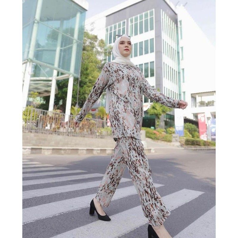 ONE SET JUMBO ONE SET LEONY ONE SET TUTUL ONE SET RAYON ONE SET MURAH