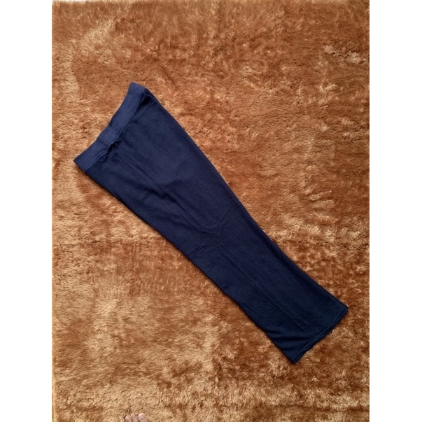 CELANA TRAINING UNIQLO SECOND THRIFT