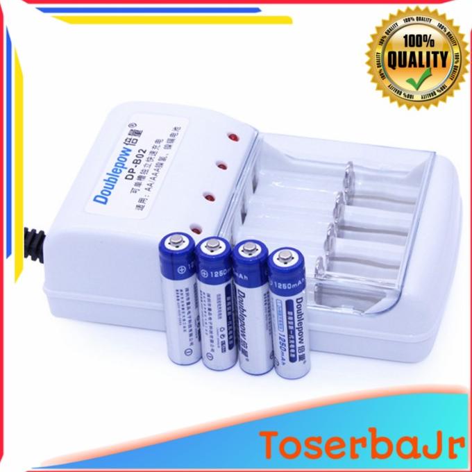 Alat Cas Charger Baterai 4 slot AA/AAA + 4PCS AAA Baterai Rechargeable