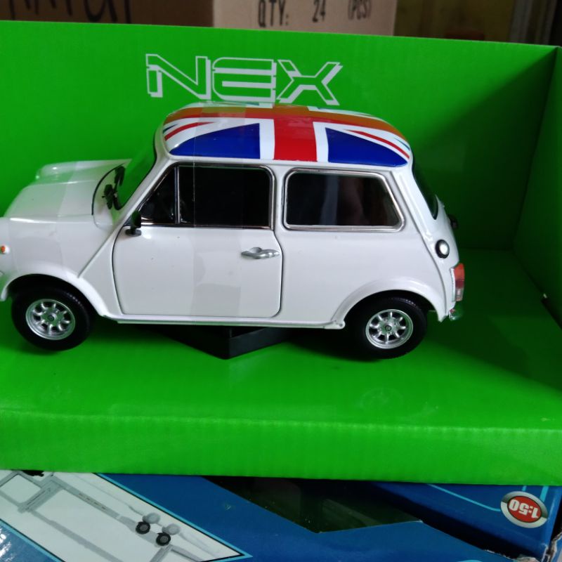 diecast Miniatur Mobil mini Cooper 1300 skala 1: 24 replika