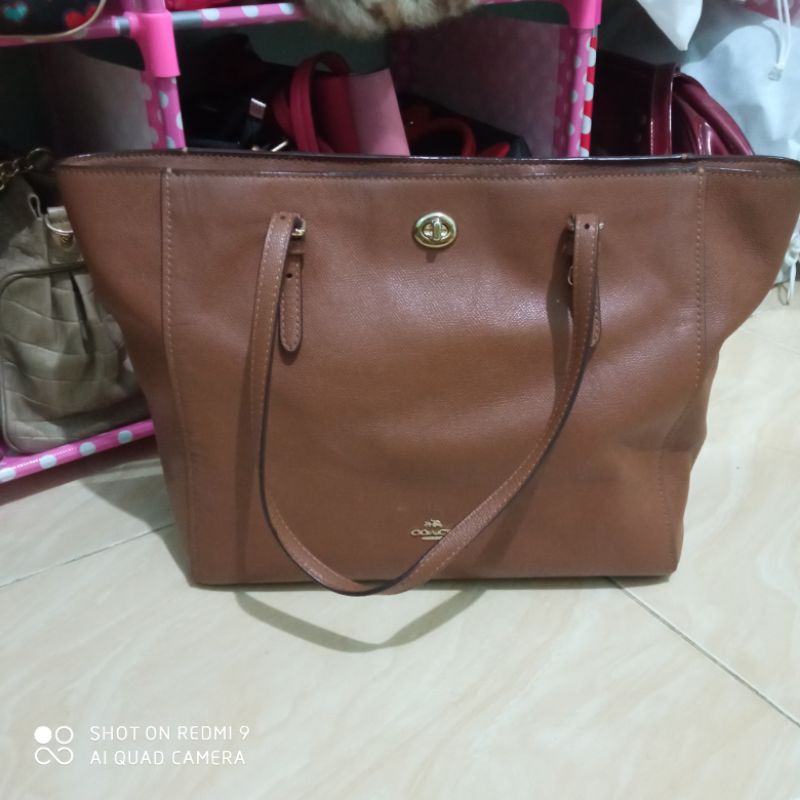 (preloved) coach turnlock totebag