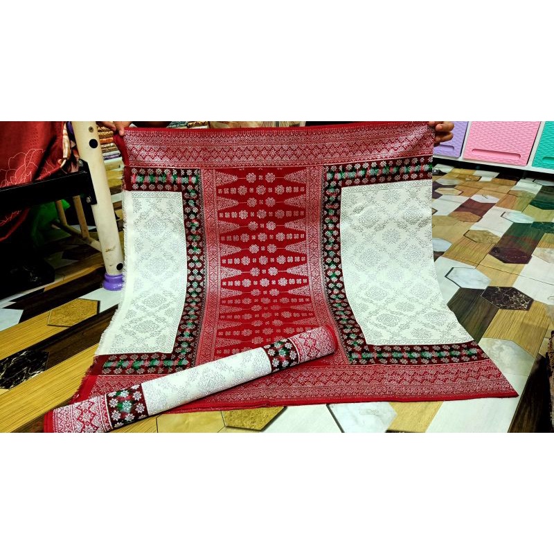 Songket lima dimensi gebeng benang permata berlian