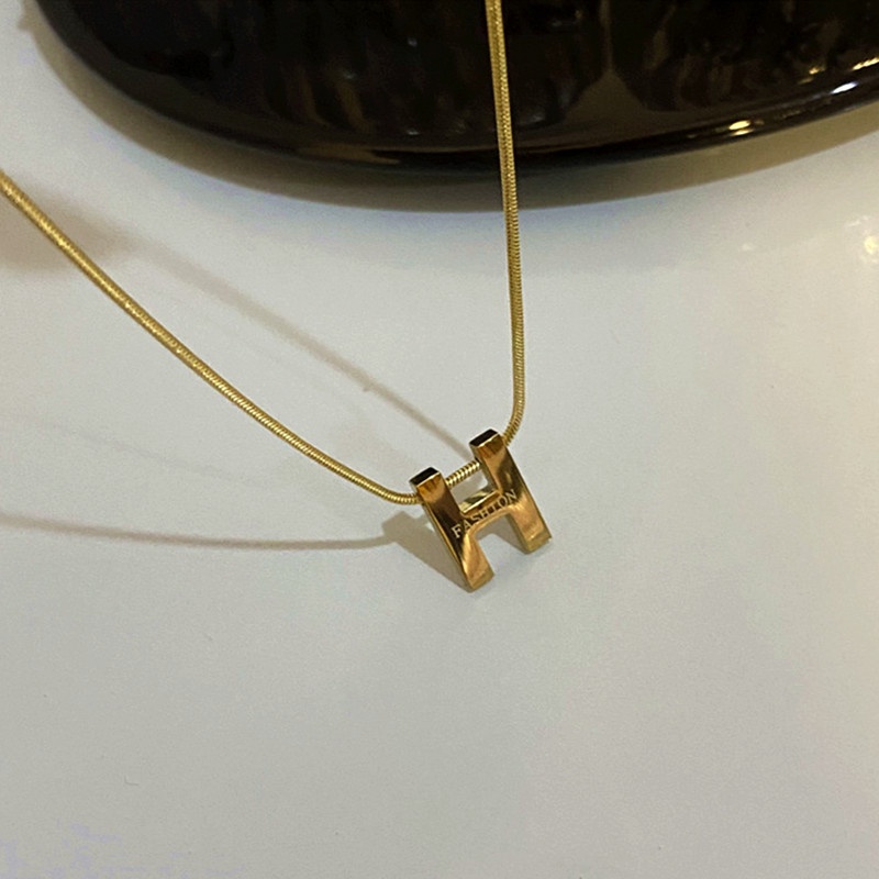 Kalung Titanium Huruf H Lapis Emas 18K Wanita Anti Karat Fashion Korea Perhiasan