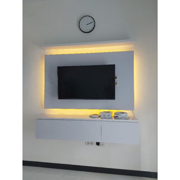 1 set meja tv backdrop lampu