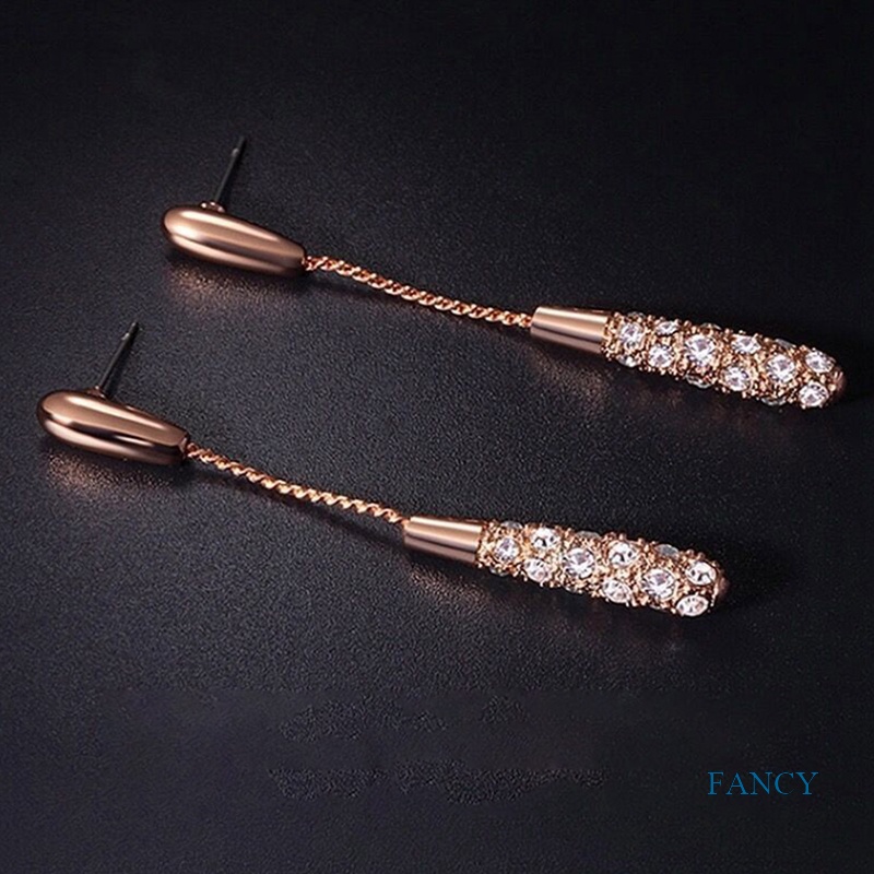 1 Pasang Anting Stud Panjang Bentuk Teardrop Bahan Alloy Untuk Wanita