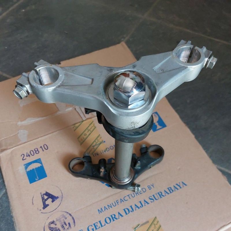 SEGITIGA ATAS BAWAH HONDA SONIC 150R ORIGINAL