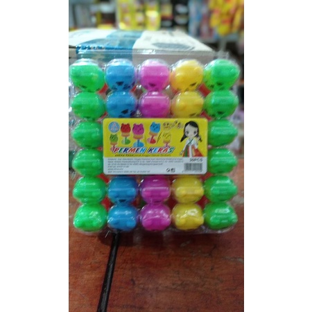 Permen aneka rasa. Permen + mainan karakter per dan anak ayam