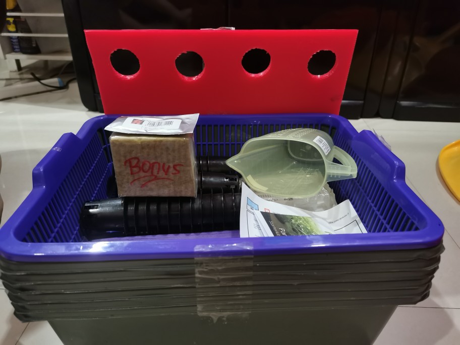 Bak & Impraboard 12 Lubang Hidroponik Wick System