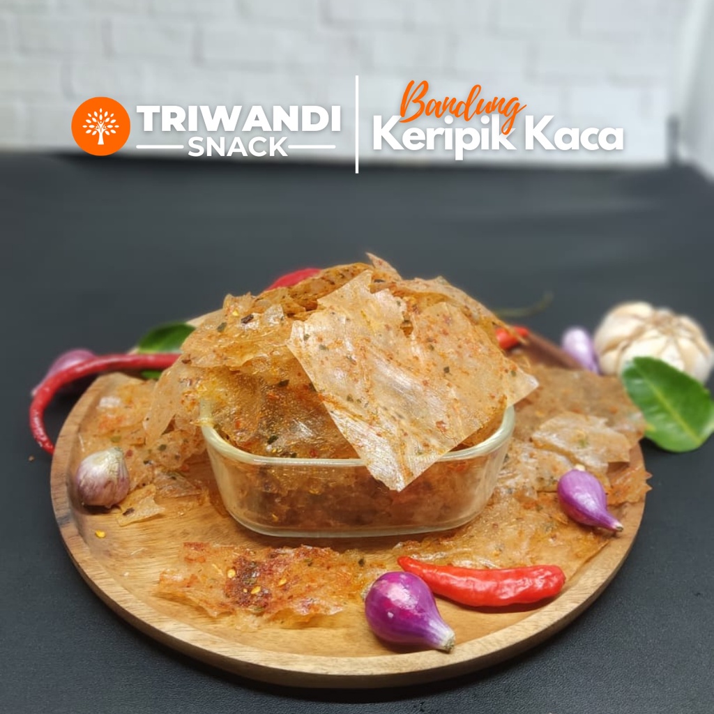 

Keripik kaca pedas bumbu daun jeruk keripik pedas kemasan 100 - 250 gr TRIWANDI SNACK oleh oleh bandung