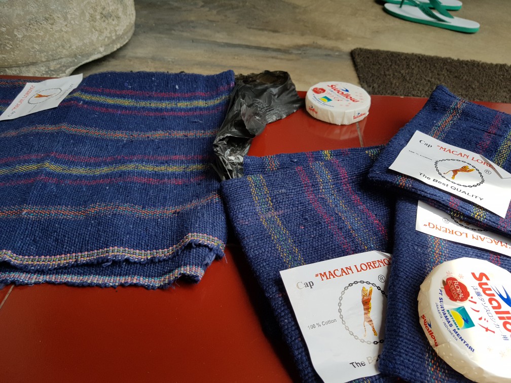 Kain Pel Lantai Biru Cap Macan Loreng 100% Cotton +-39x67cm