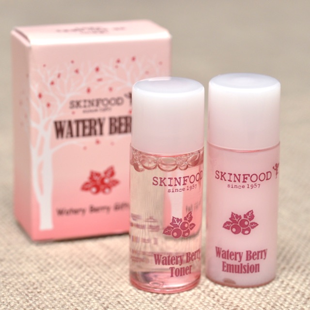 Skinfood Watery Berry Toner dan Emulssion