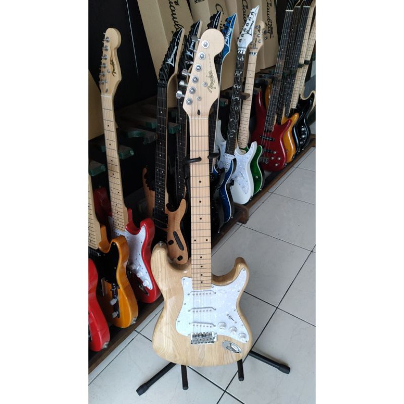 GITAR ELEKTRIK FENDER STRATOCASTER