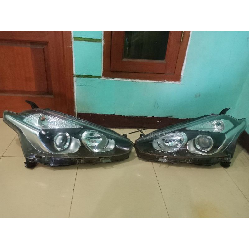 headlamp lampu depan sienta tipe G/V