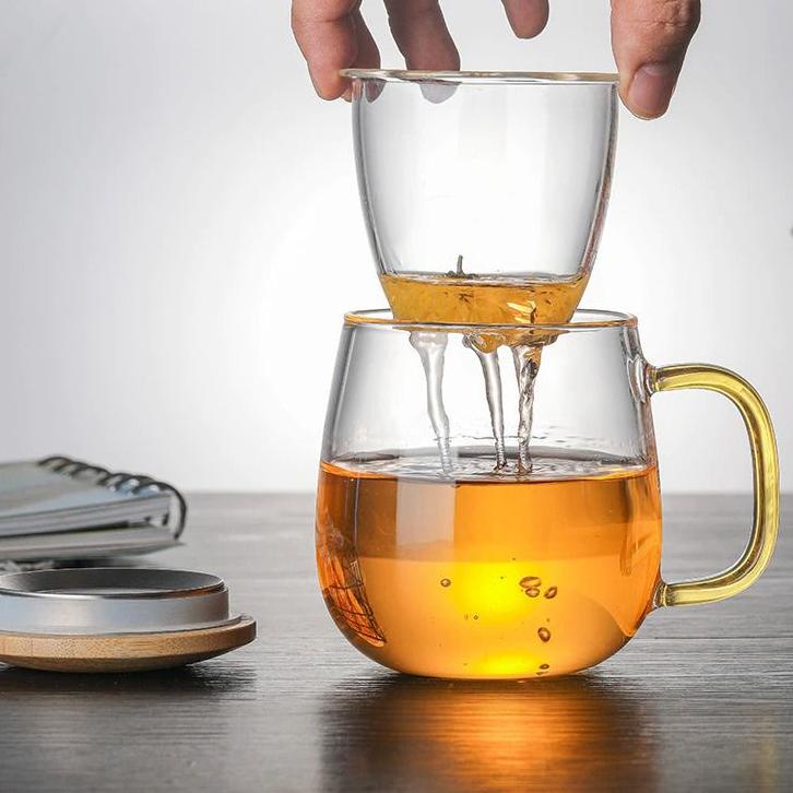 gelas cangkir teh tea cup mug with infuser filter / gelas dengan penyaring teh /gelas saringan teh .