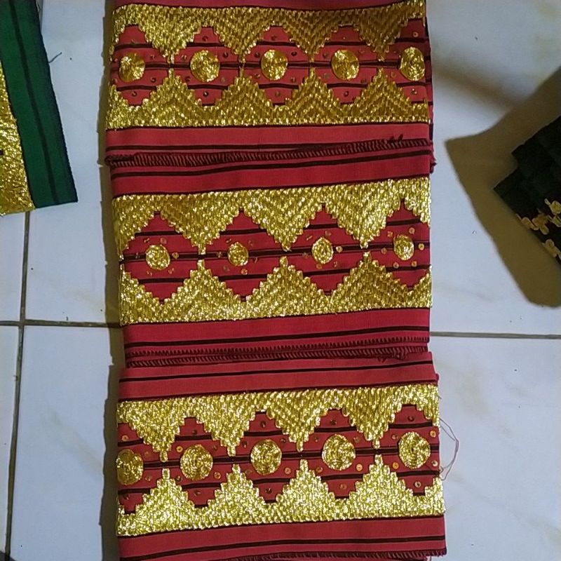 Bisban / Selendang Tapis Lampung Motif Abung Murah-Koin Merah Gold