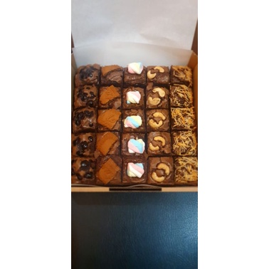 

FUDGY BROWNIES Special Large 20x20”
