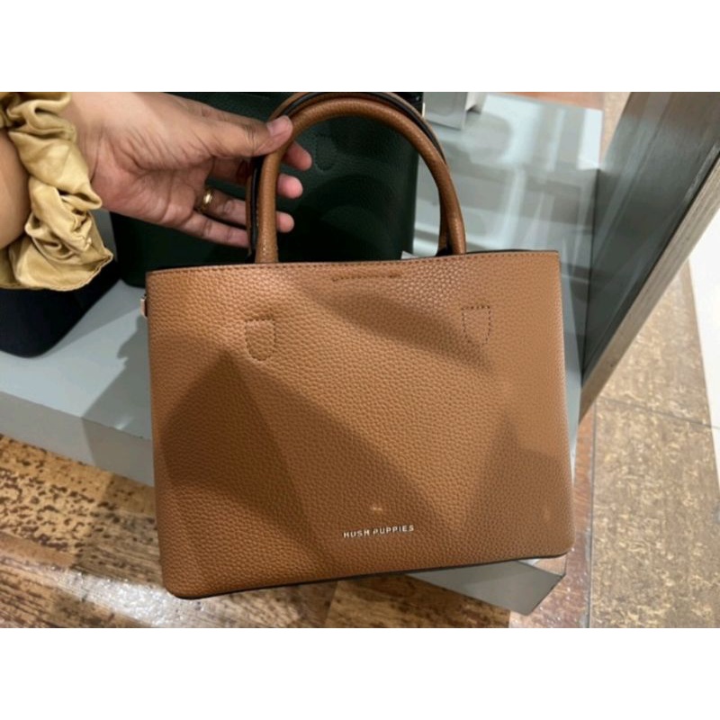Preloved tas Hush Puppies Ledian top handle warna camell