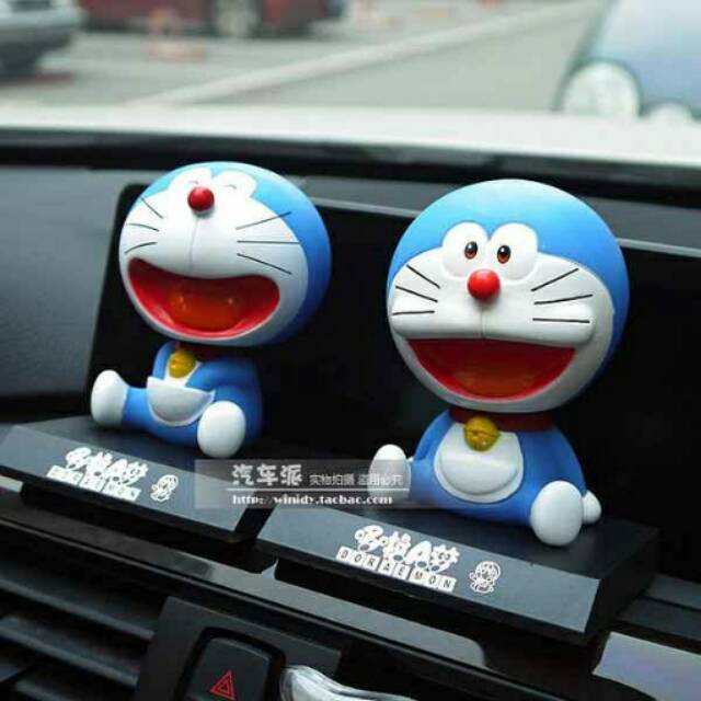 02563 pajangan doraemon kepala bisa goyang pajangan mobil doraemon