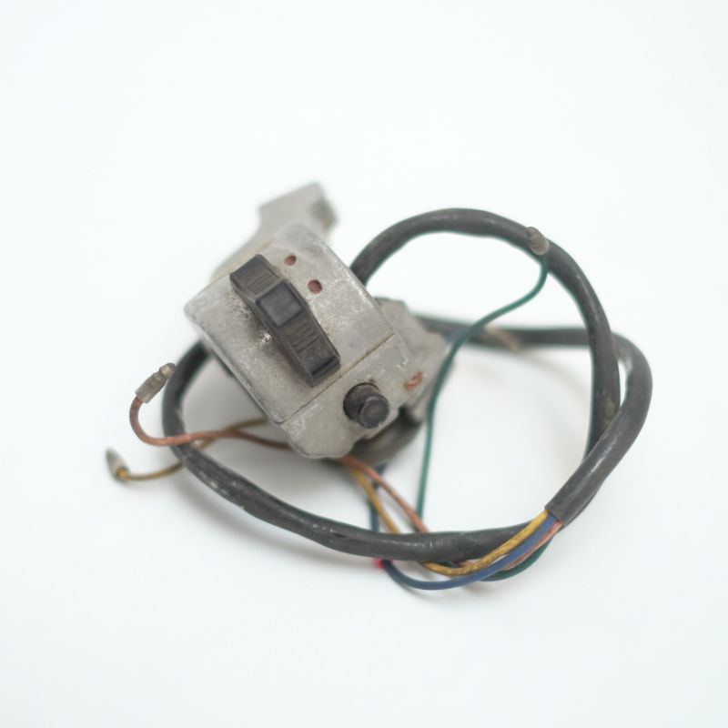 HOLDER SAKLAR KIRI YAMAHA YG80 YG1 YGS1 ORIGINAL NOS ORI BARU