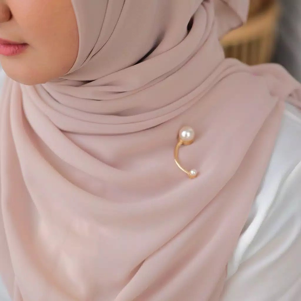 Brooch / bros cantik / bros jilbab / bros murah / bros murmer / bros love / bros geometri / Bros Mewah Bros Elegan Bros Hijab Bros Kebaya Bros Dada bros Tuspin Bros Pin Btrooch Korean Style Brooch AKsesories Jilbab Accessories BRS-B02 Bros Daily BZO-GOLD-SMALL CURVED