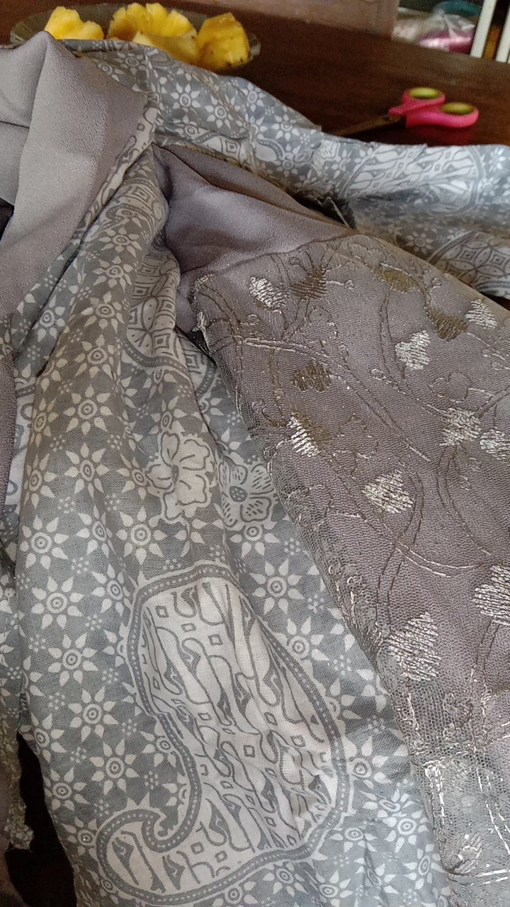 Atasan Batik Wanita Modern Blouse Batik Wanita Kombinasi Brokat Tille