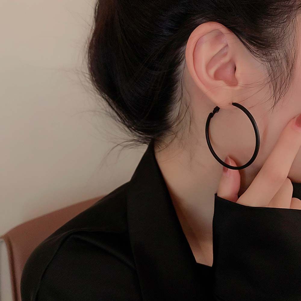 Anting Hoop Bentuk Lingkaran Besar Warna Hitam Frosted Gaya Korea Untuk Wanita