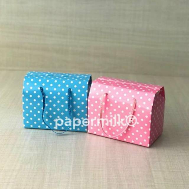 

BCR 15.9.12 DOT Box Lipat By Papermilk Size : 15 x 9 x 12 CM (Harga Tertera Adalah Per 12 Pcs)