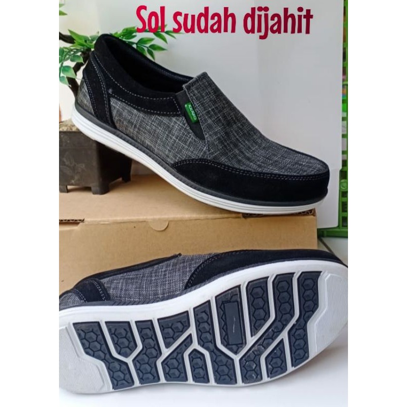 SepatuCasualPriaSlipOn