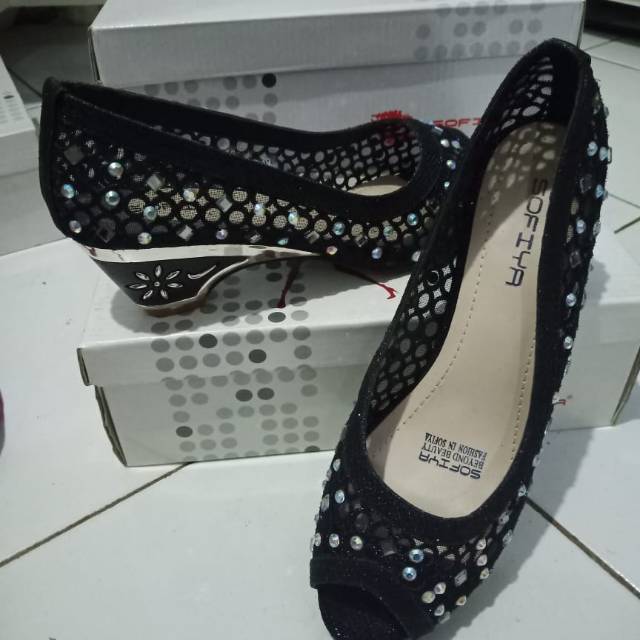 Sepatu sofiya