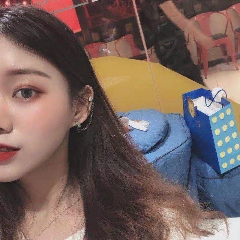 Anting Tusuk Model Klip Rantai Bahan Titanium Steel Gaya Korea untuk Wanita