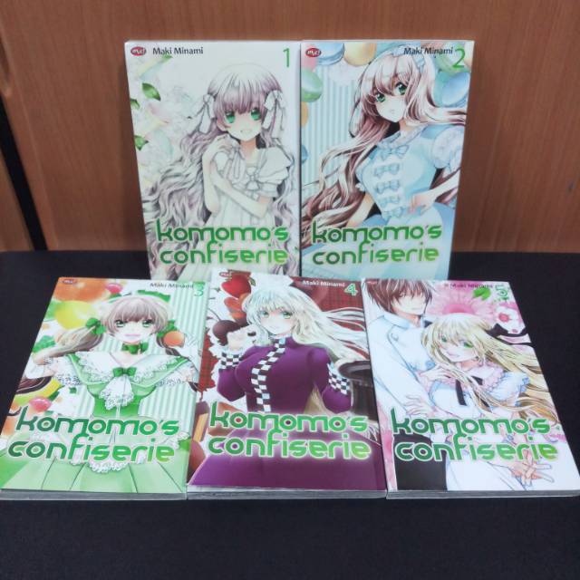 Komik seri Komomo's Confiserie by Maki Minami