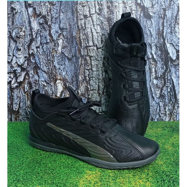 Sepatu Futsal PUMA ONE 20.3 IT ORIGINAL - BLACK